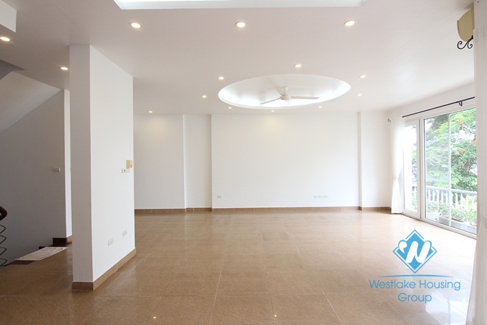 Lakeside house for rent in Tay Ho with amazing lake view 